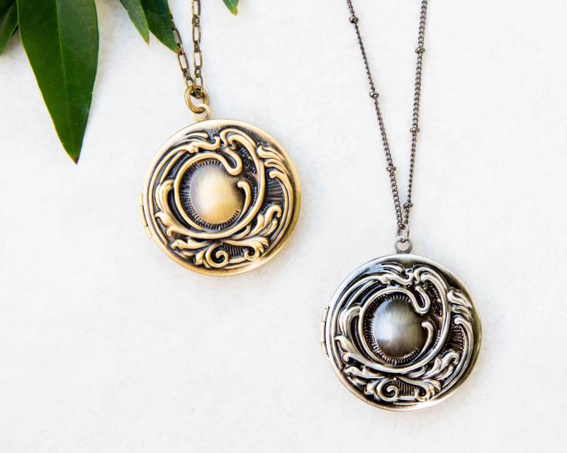 Foto-Medaillon Halskette, Rund Silber Messing Medaillon, Detaillierte Haustier-Verlust Erinnerungsgeschenk, Foto-Weihnachtsgeschenk von LeoandLovey