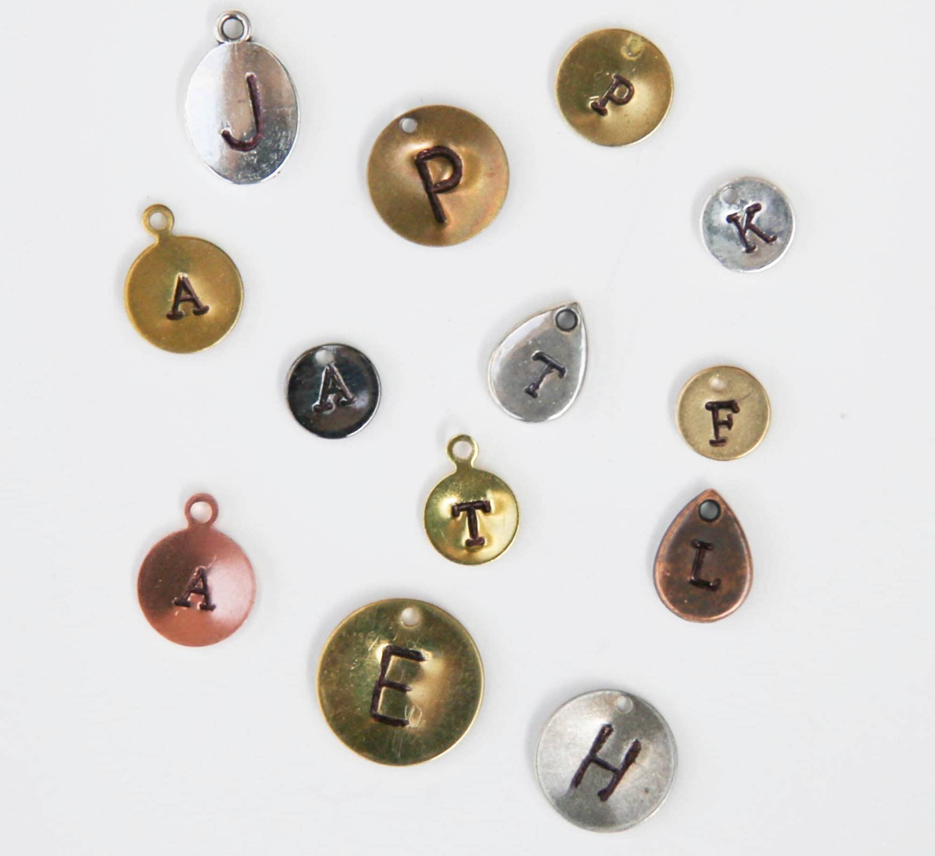 Initial Charm Add-On Ein Alphabet Monogramm Silber Gold Messing Kupfer Bronze von LeoandLovey