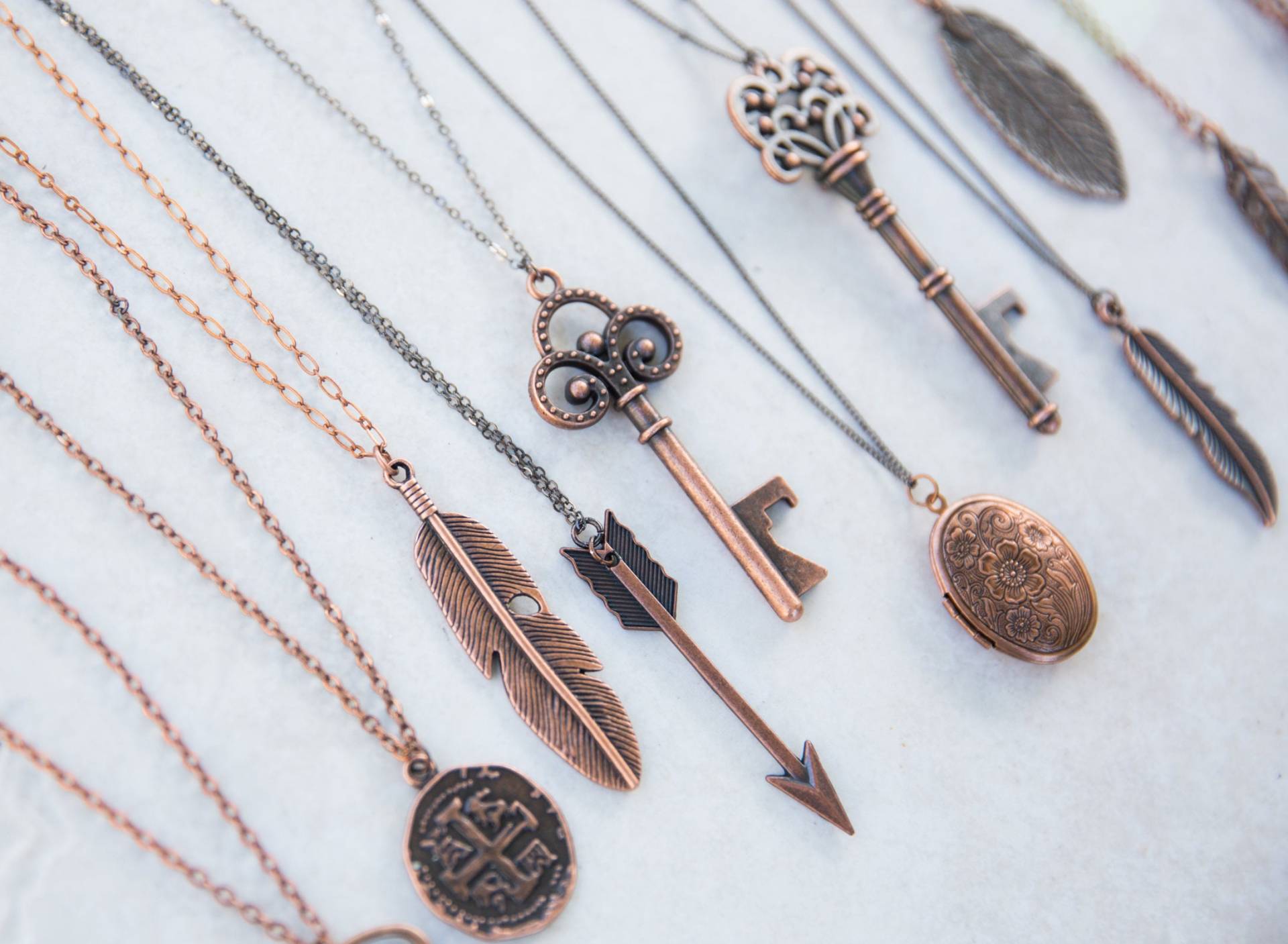 Kupfer Halskette, Feder Schlüssel Blatt Lange Boho Schichtung Charm Halskette von LeoandLovey