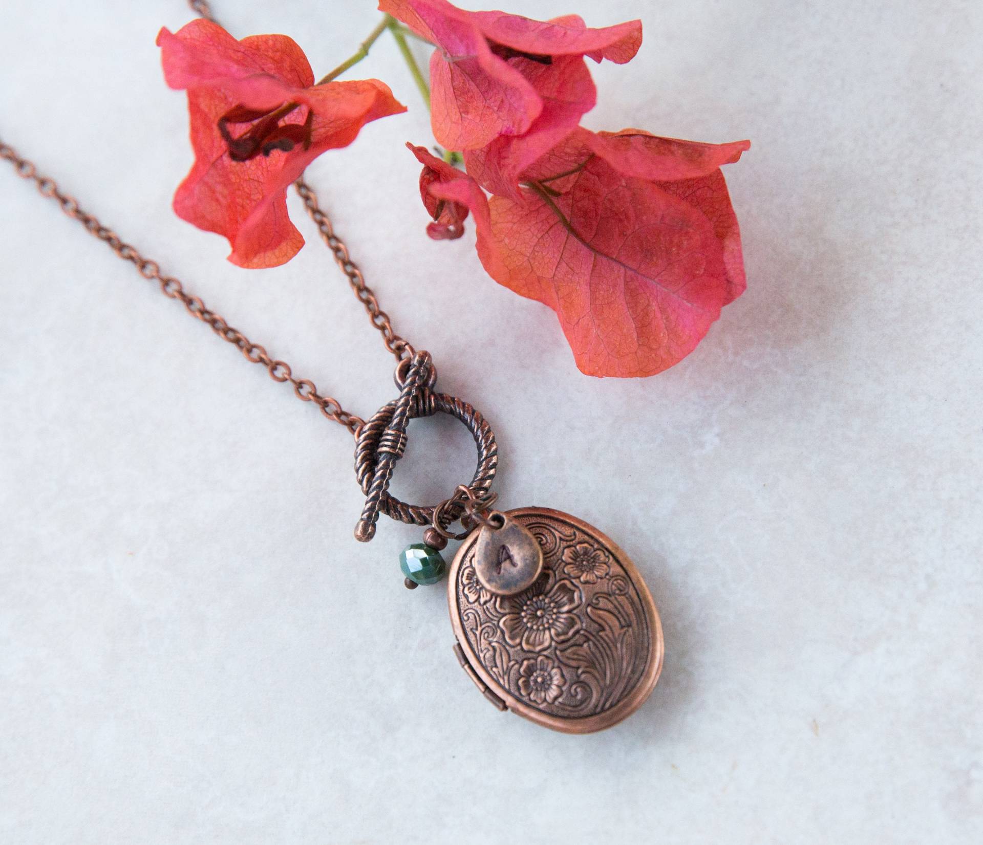 Oval Blumen Kupfer Medaillon Halskette, Personalisierte Erste Geschenk Für Mutter Schwester Tante, Toggle Halskette von LeoandLovey