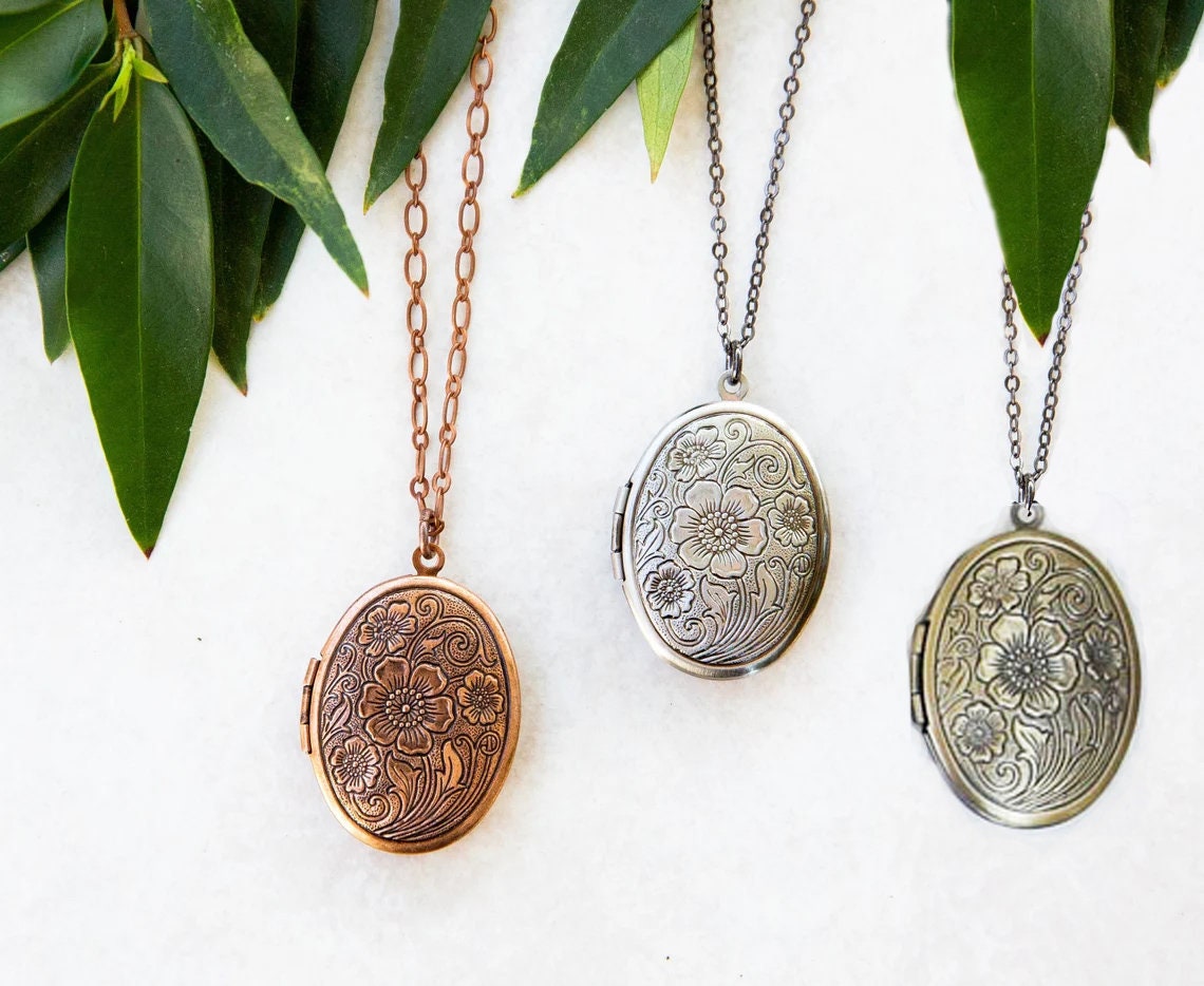 Ovales Medaillon, Medaillon Mit Foto, Floral Halskette, 27 Mm X 33 Mm, Geschenk Für Oma, Andenken Zwei Foto Erinnerungsfoto von LeoandLovey