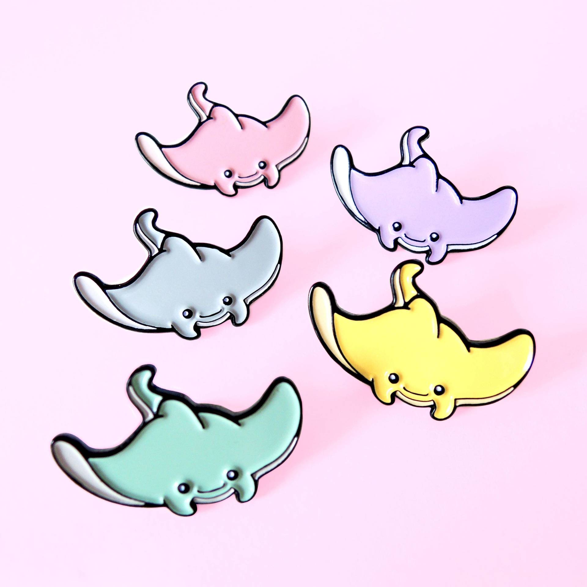 Emaille Pastell Baby Manta Pin Emaille Pastell Baby Manta Pin von LeonRomerStore