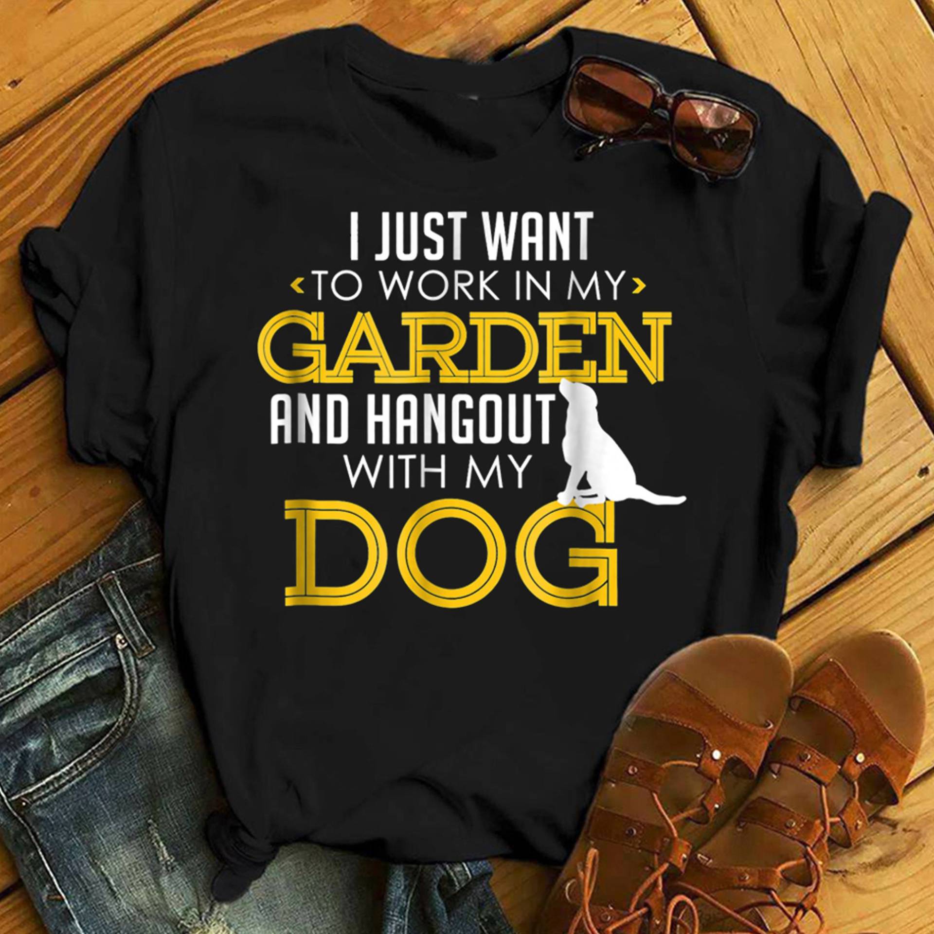 Arbeit in Meinem Garten Und Aufhänger Mit Hund Lustiges Haustier T-Shirt - Geschenk Für Hundeliebhaber Lustiger Pitbull Liebhaber Muttertag von LeonaTee