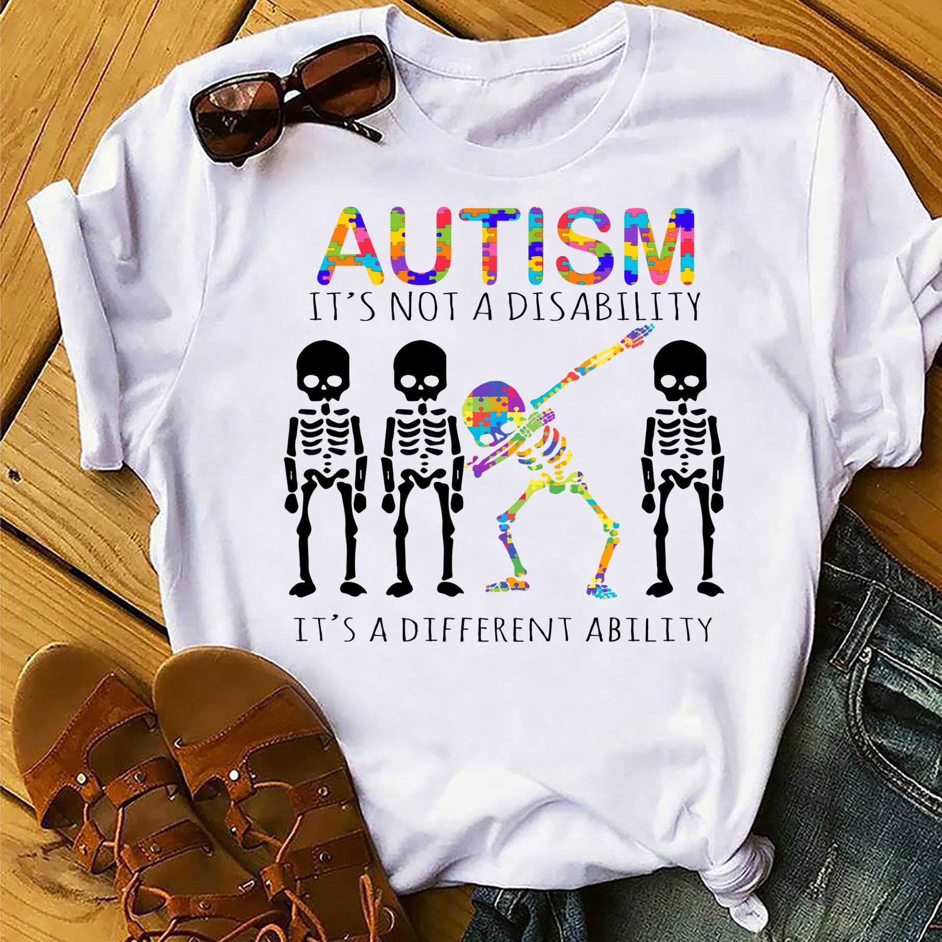 Autismus Es Ist Nicht Eine Behinderung Lustiges Skelett T-Shirt - Autism Mom Shirt, Awareness Aware, Mutter von LeonaTee