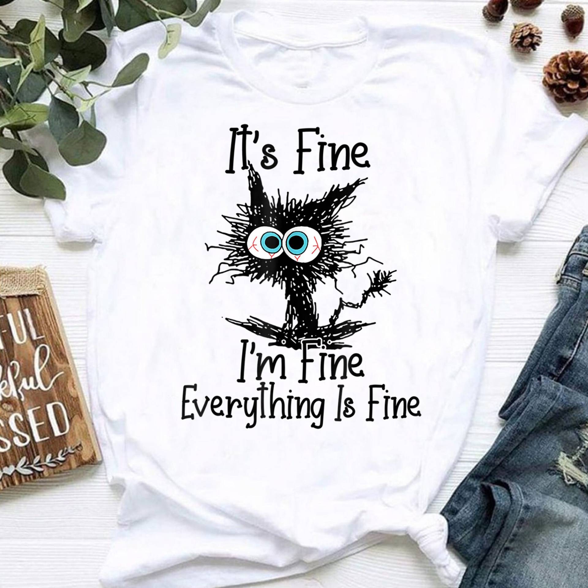 Lustige Schwarze Katze It Es Fine I'm Everything Is T-Shirt - Katzenliebhaber Geschenk, Lustiges Katzenshirt, Sommershirt, Coole Katze, Katzenshirt von LeonaTee