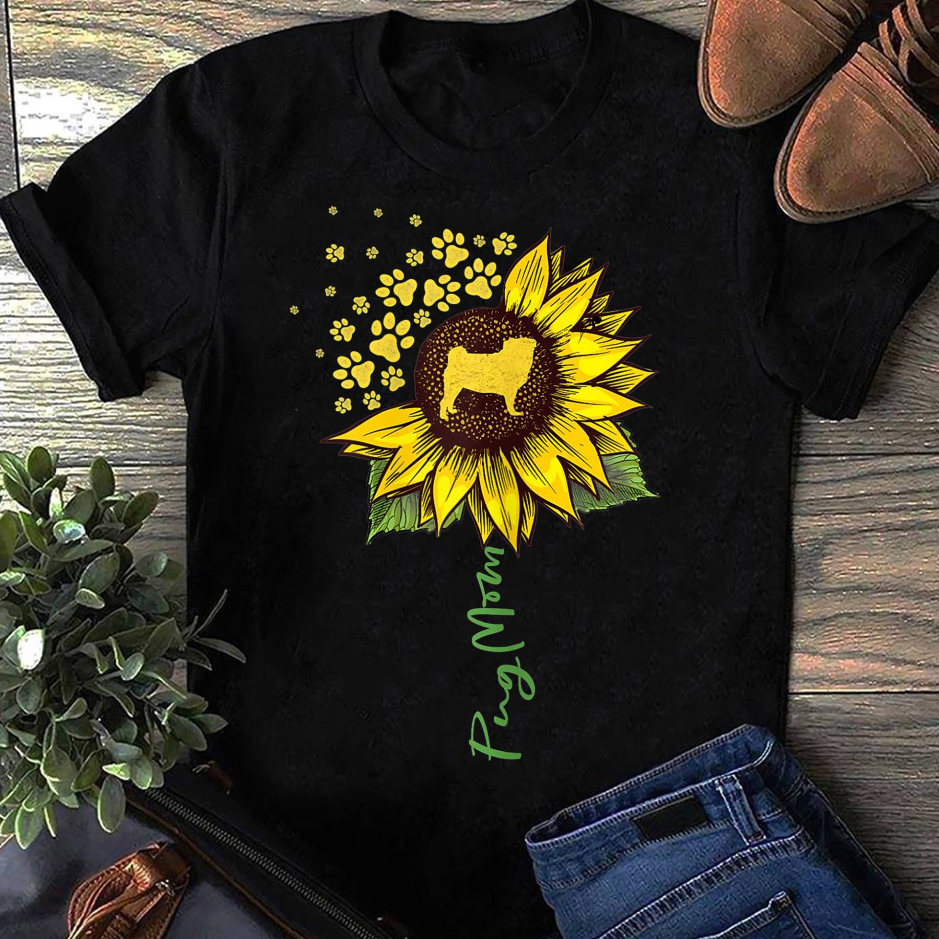 Mops Mama Sonnenblume Liebhaber Geschenke Hund T-Shirt - Shirt von LeonaTee