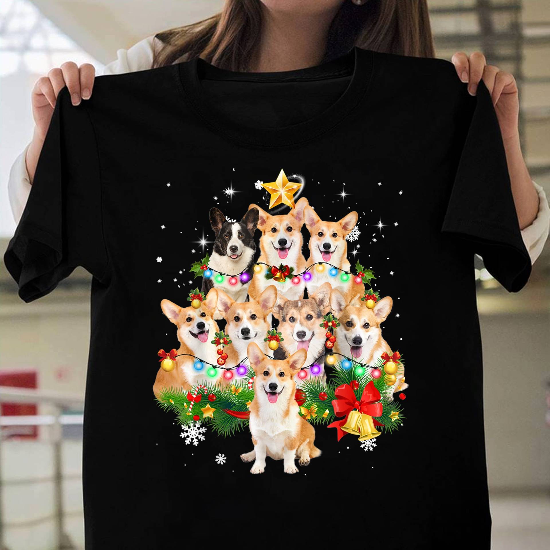 Pembroke Welsh Corgis Christmas Dog Tree Lights Pyjamas T-Shirt - Geschenk Für Hundeliebhaber Lustiger Hund Liebhaber Muttertag von LeonaTee