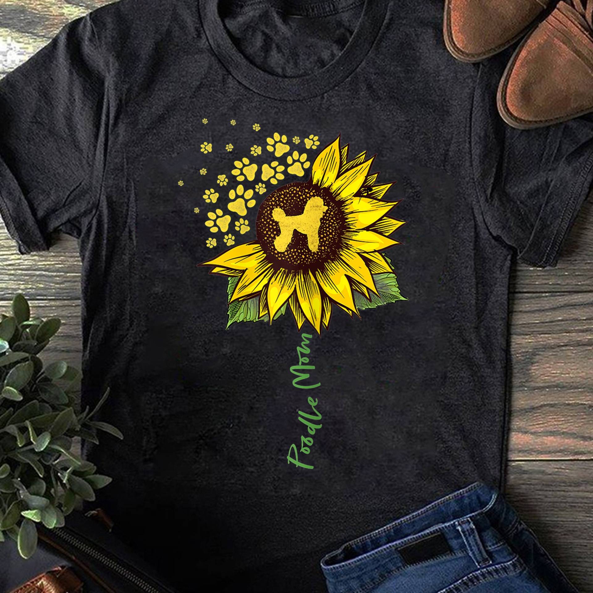 Pudel Mama Sonnenblume Liebhaber Geschenke Hund T-Shirt - Geschenk Für Hundeliebhaber Lustiger Muttertag von LeonaTee