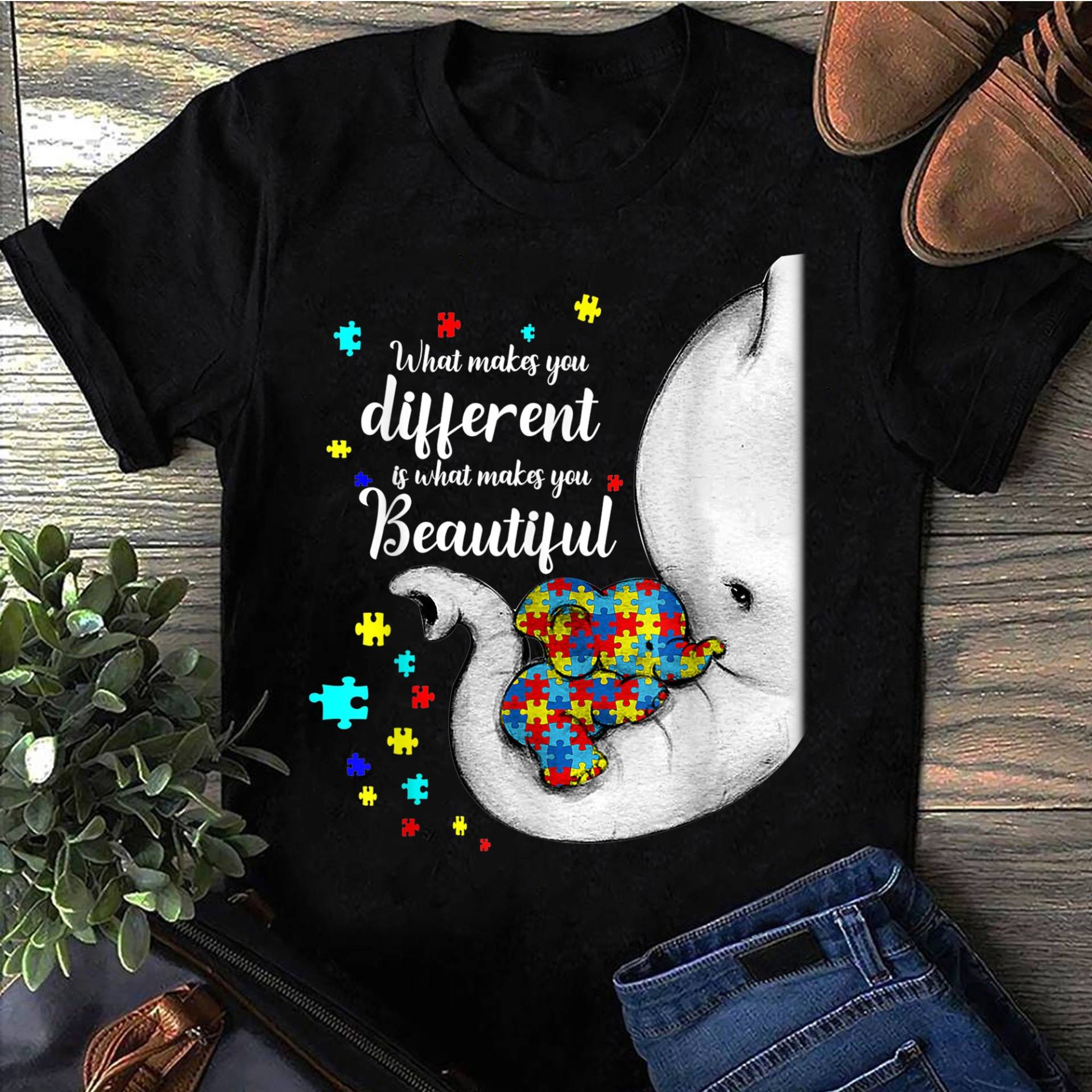 What Makes You Different Elephant Mom Autism Child Awareness T-Shirt - Shirt, Aware, Mother von LeonaTee