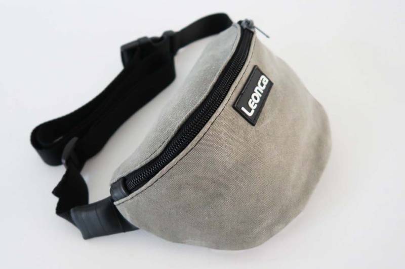 Leonca Gürteltasche aus recyceltem Seesackleinen in 3 Größen von Leonca