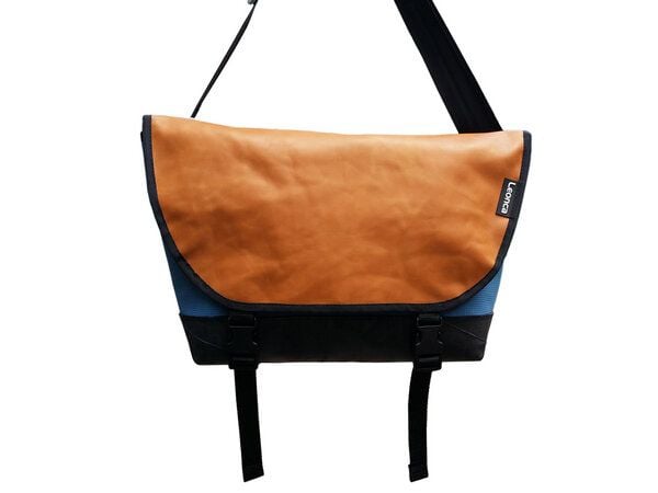 Leonca Messenger Bag aus Turnmatte & Lederboden oder Lederdeckel von Leonca