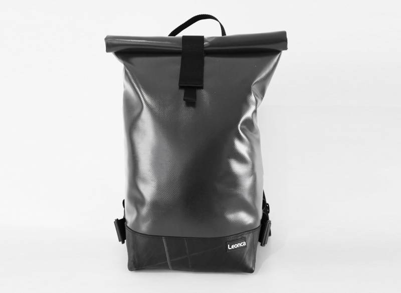 Upcycling Rollrucksack Aus Lkw-Plane Anthrazit in 3 Größen von Leonca