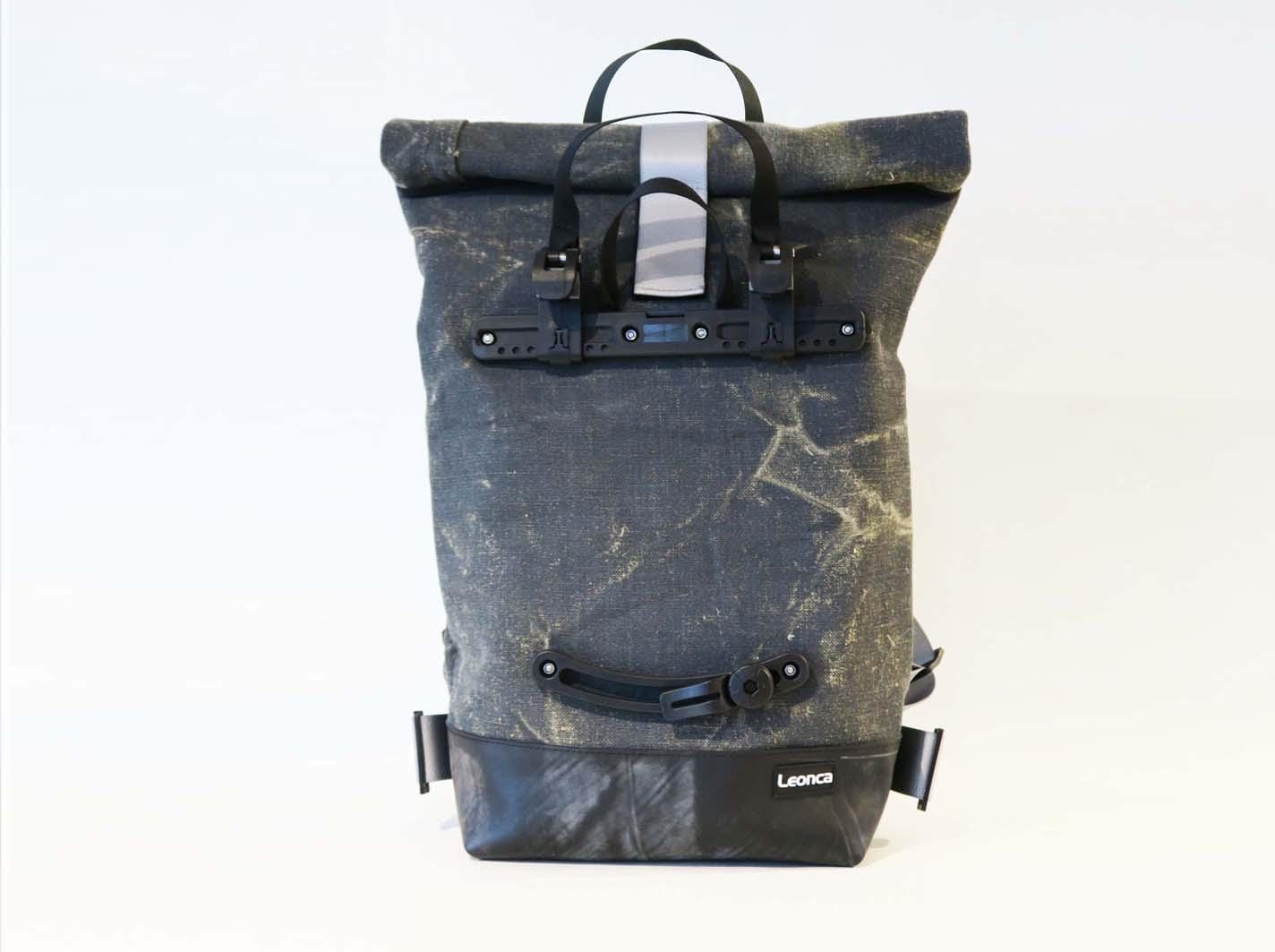 Upcycling Fahrradrucksack Aus Einem Recycelten Armeezelt & Traktorschlauch Upcycling Fahrradrucksack Aus Einem Recycelten Armeezelt & Traktorschlauch von Leonca