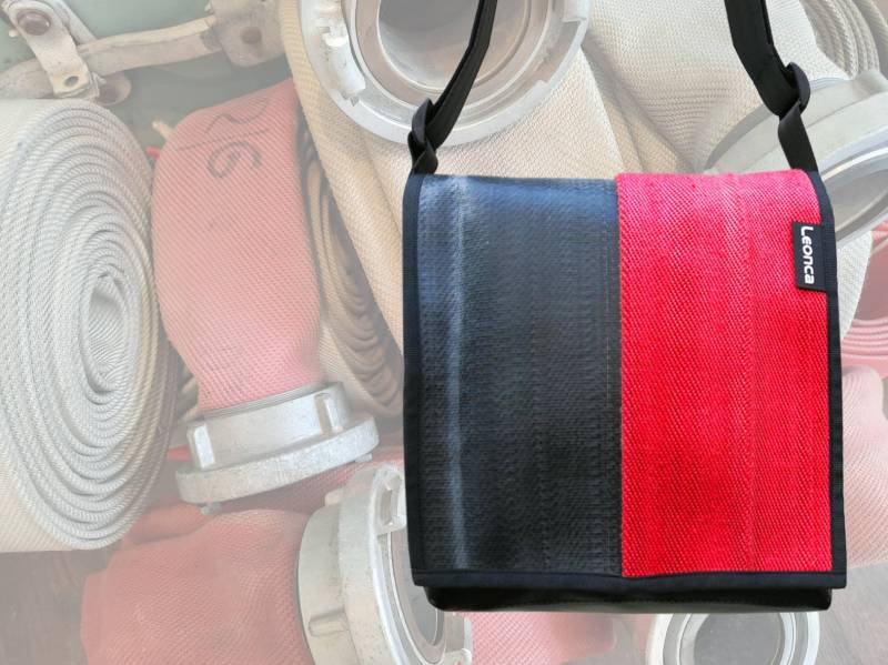 Upcycling Tasche Aus Feuerwehrschlauch Rot in 5 Größen von Leonca