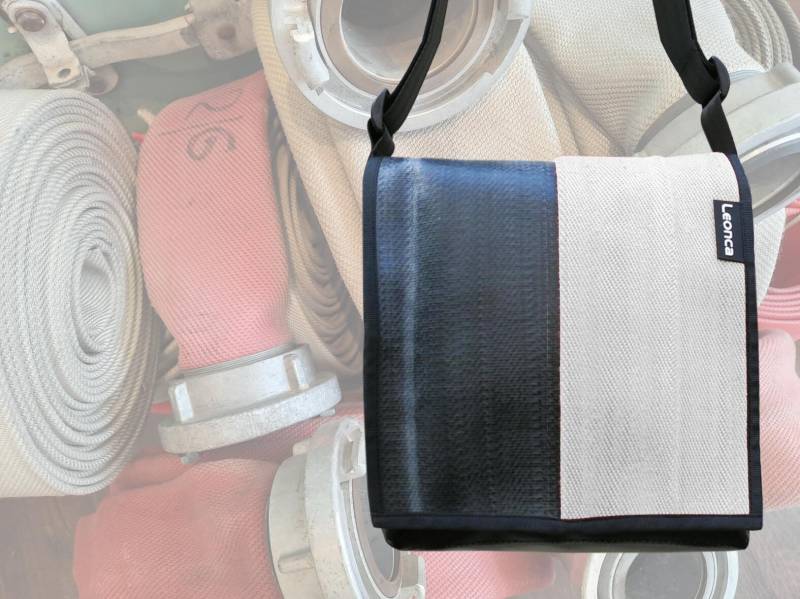 Upcycling Tasche Aus Feuerwehrschlauch Weiß in 5 Größen von Leonca