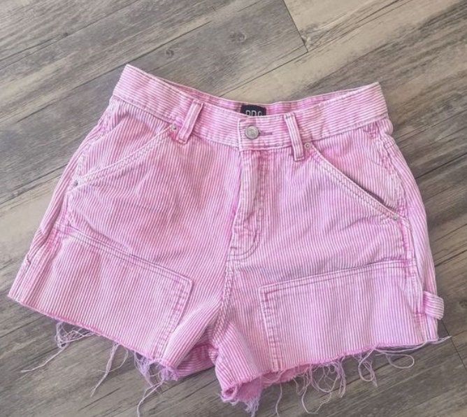 Pink Corduroy Cargo Carpenter High Rise Shorts, Size 26 - Cute Cut-Offs For Chic Comfort von LeoniVon