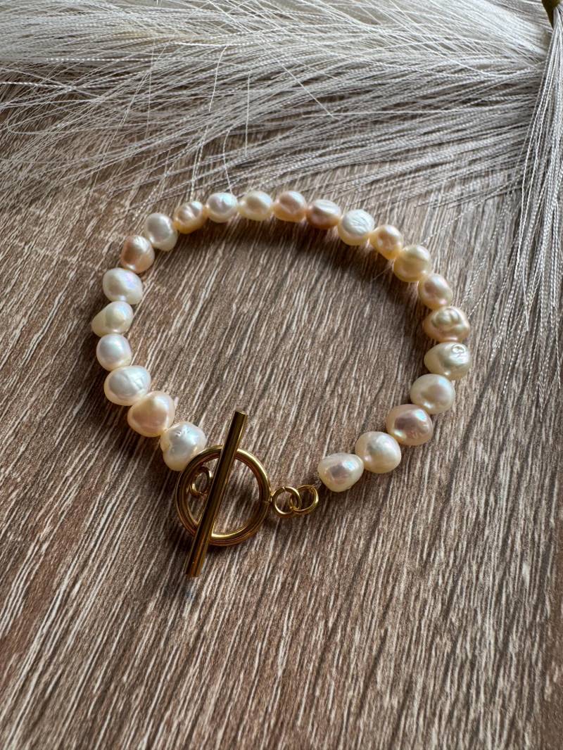 Elegantes Süßwasserperlen Armband von Leoniesjewellery