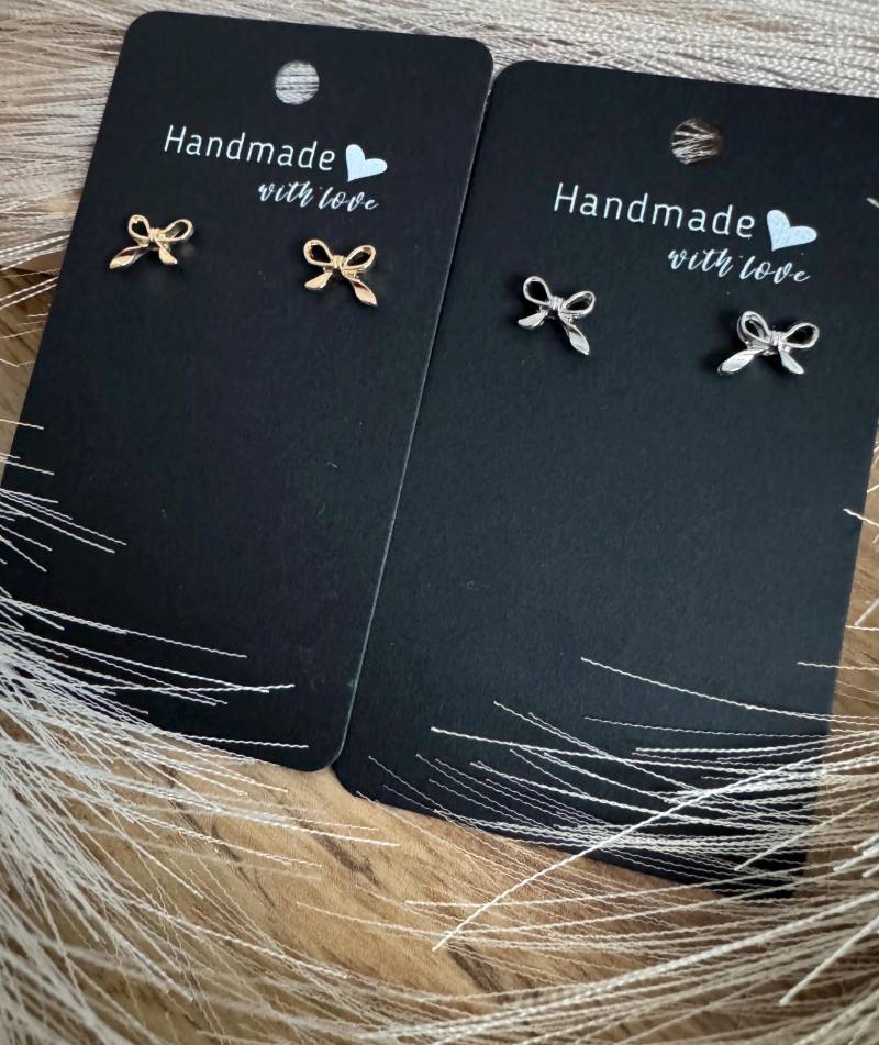 Schleifen Stecker Ohrringe Schleifen Stecker Ohrringe von Leoniesjewellery