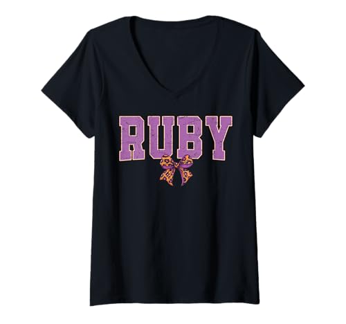 Damen Ruby Leopard Bow Trendy Name Design für Frauen und Mädchen T-Shirt mit V-Ausschnitt Damen Ruby Leopard Bow Trendy Name Design für Frauen und Mädchen T-Shirt mit V-Ausschnitt von Leopard Bow Custom Girls nennt Geburtstag cooles T