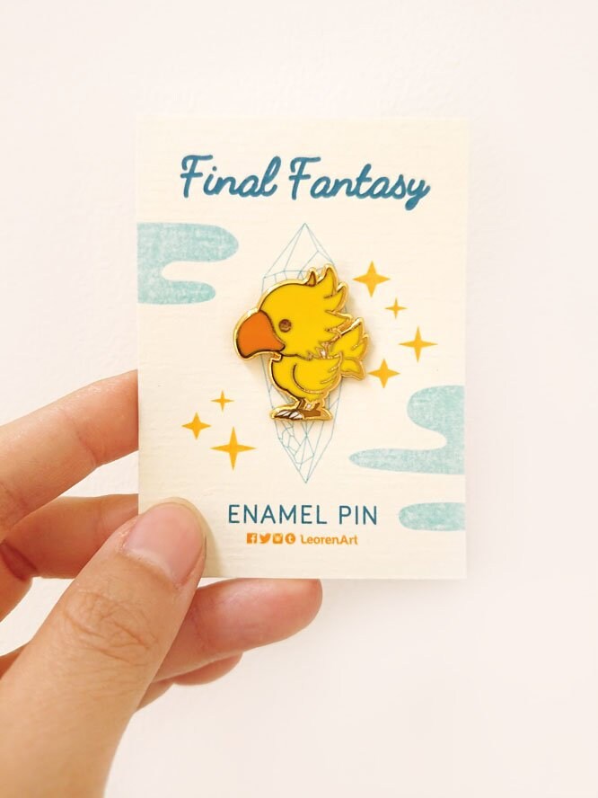 Final Fantasy Chocobo - Hard Emaille Anstecker von LeorenArts