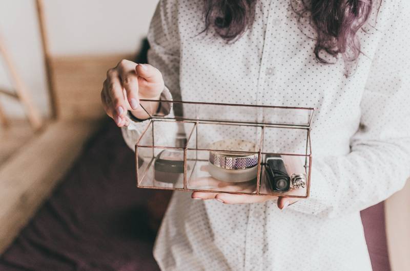 Handgemachter Make-Up-Organizer Personalisierte Aufbewahrung Für Gravierte Toilettenartikel von Leosklo