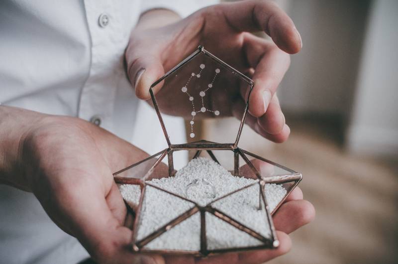 Ringschatulle Mit Gravur Sternbild Meer Hochzeitsdeko von Leosklo