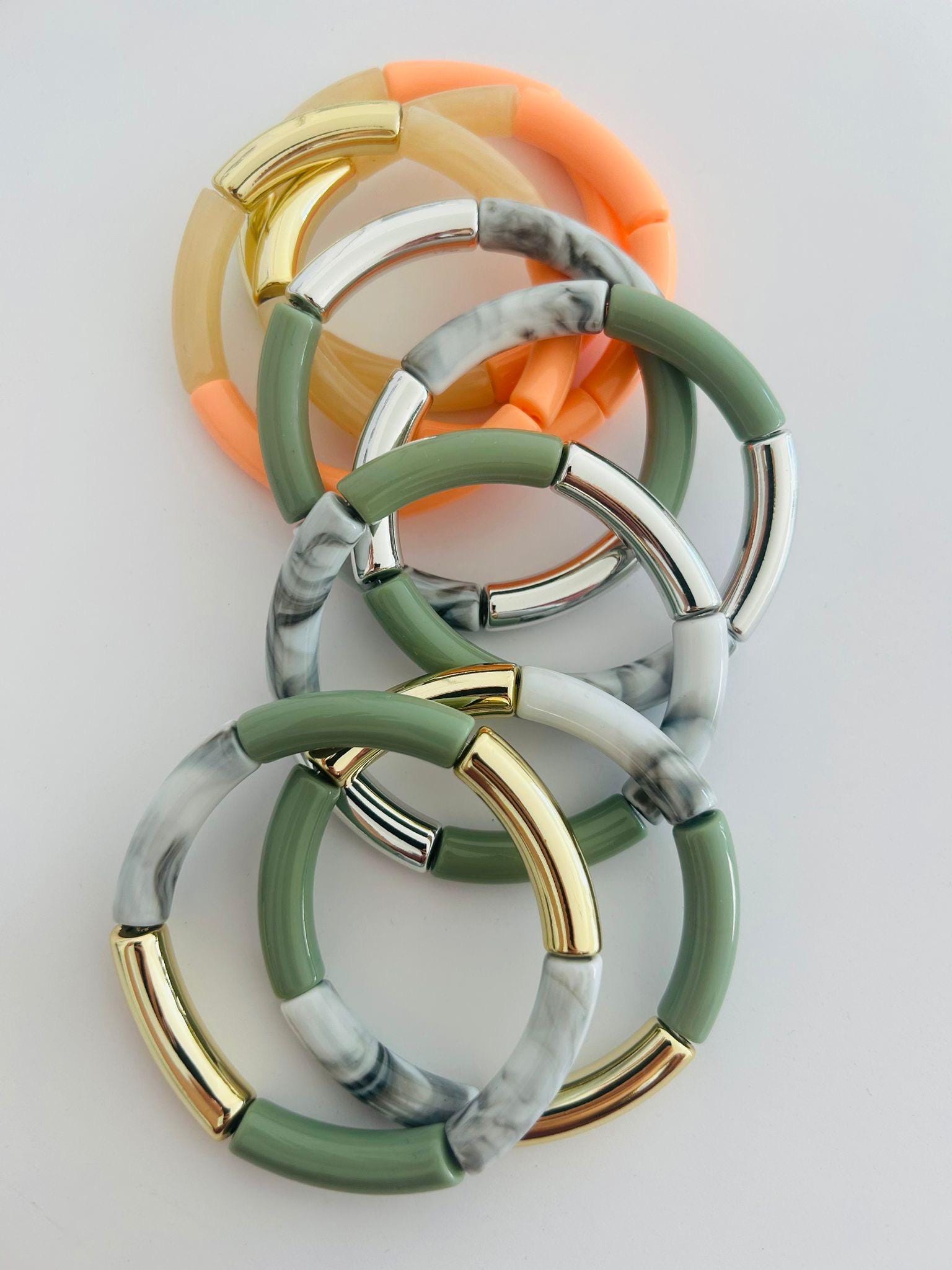 Armband | Acrylperlen Tubeperlen Khaki Silber Gold Geschenkidee Acrylperlenarmband Weihnachtsgeschenk Mumstuff Frauen von LeoundLou