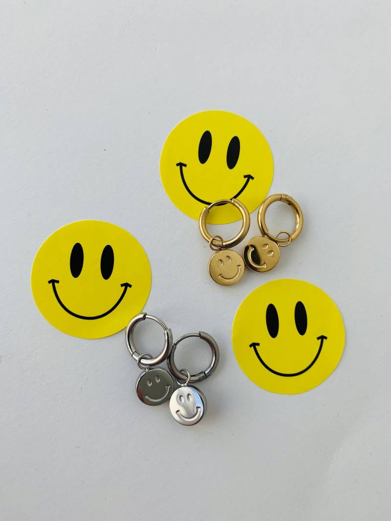 Ohrringe Mit Smiley Anhänger | Silber Creolen Gold Pink von LeoundLou