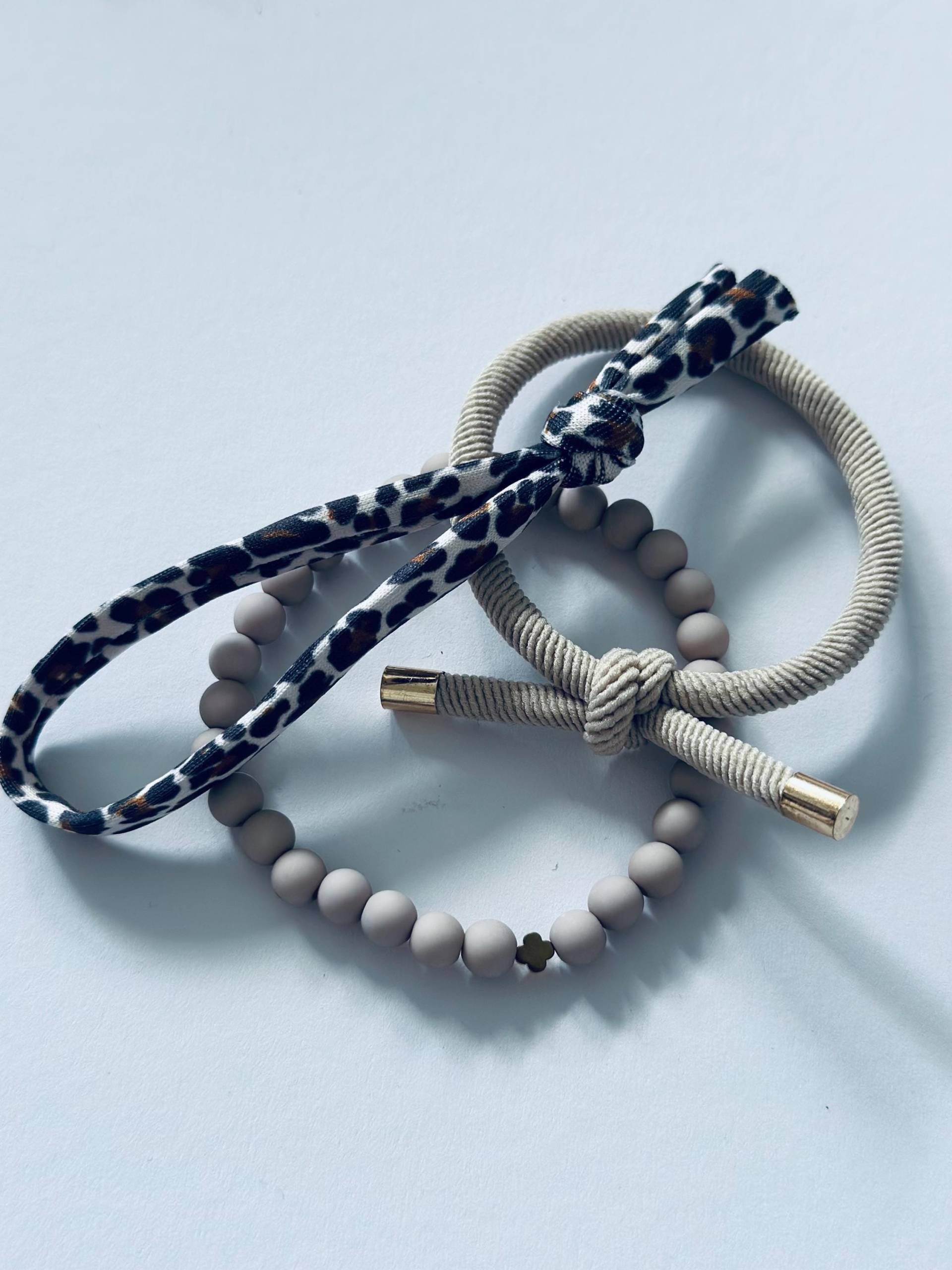 Perlenarmband | Acrylperlen Freundschaft Geschenk Armband Mumstuff Weihnachtsgeschenk Frauen Kleeblatt Geschenkidee Herbst von LeoundLou