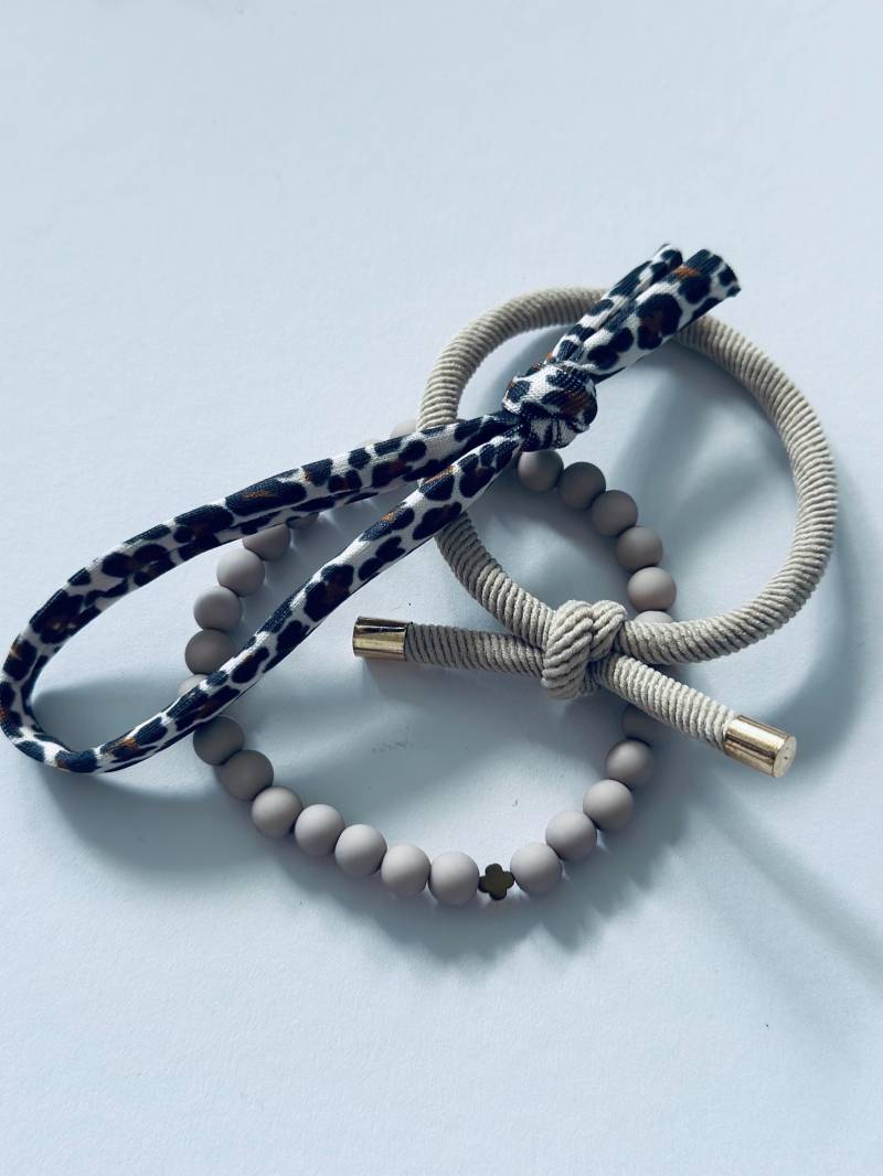 Perlenarmband | Acrylperlen Freundschaft Geschenk Armband Mumstuff Weihnachtsgeschenk Frauen Kleeblatt Geschenkidee Herbst von LeoundLou