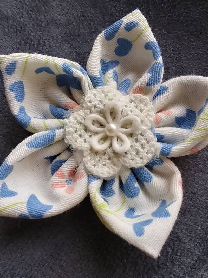 stoffblumen in Verschiedenen Farben Zum Aufhängen Oder Kleben. Dekoration Frühling stoffblumen in Verschiedenen Farben Zum Aufhängen Oder Kleben. Dekoration Frühling von LeporelloVonKathrin
