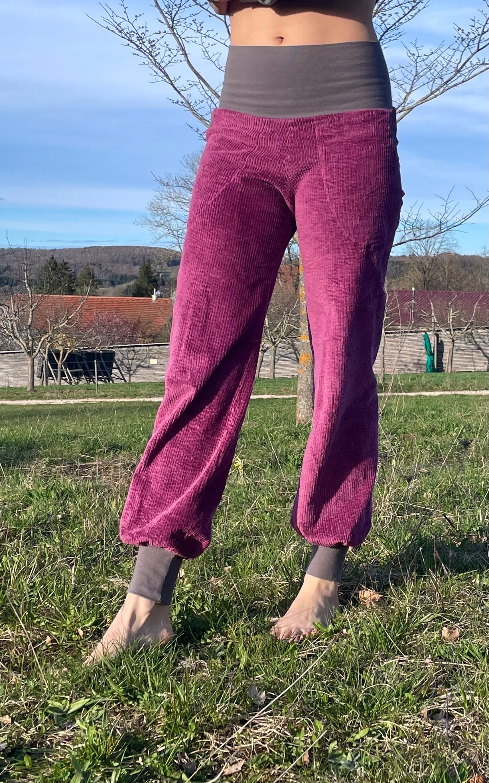 Lässige Stretch-Cordhose Mit Bündchen Lässige Stretch-Cordhose Mit Bündchen von LepuSews