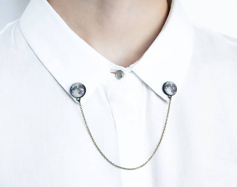 Vollmond Kragen Pins Shirt Accessoires Galaxie Kette Broschen Geschenk Unikat Vollmond Kragen Pins Shirt Accessoires Galaxie Kette Broschen Geschenk Unikat von Lepun