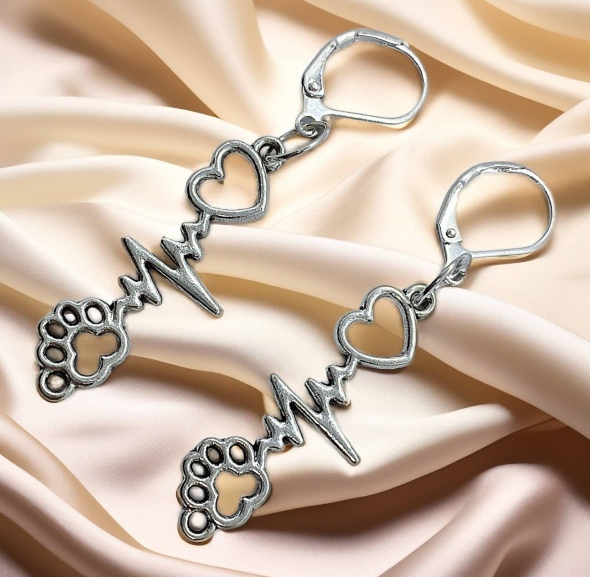 Herzschlag Hund Ohrhänger - Perfekte Ohrringe Für Hundefreunde Und Tierliebhaber | Hypoallergene Ohrschließe Aus Edelstahl Herzschlag Hund Ohrhänger - Perfekte Ohrringe Für Hundefreunde Und Tierliebhaber | Hypoallergene Ohrschließe Aus Edelstahl von LernfitnessShop