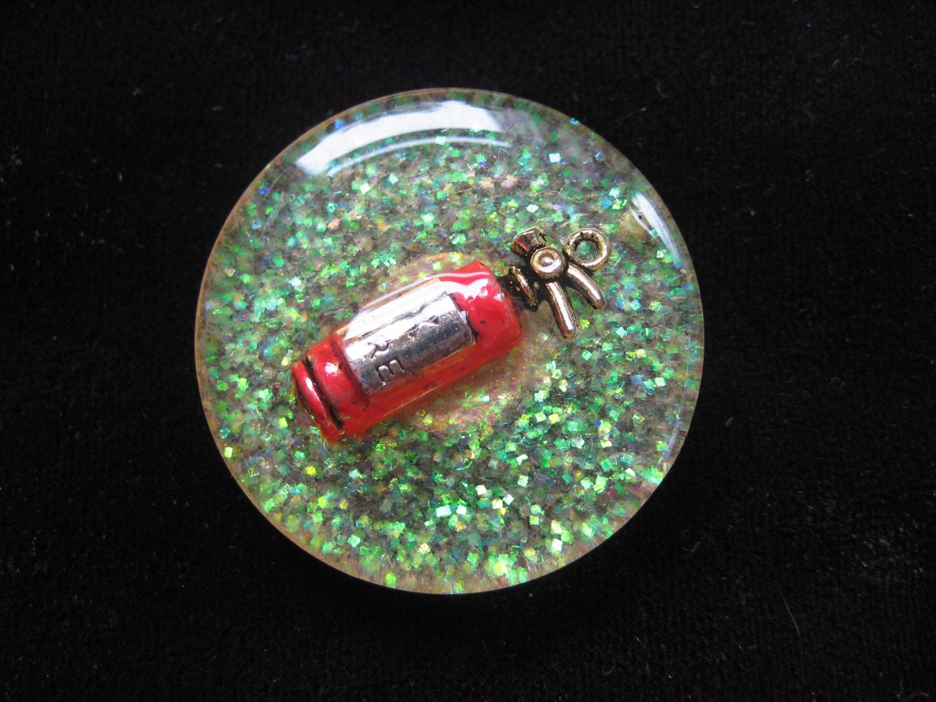 Großer Verstellbarer Unisex-Feuerlöscherring in Metallic-Rot Auf Perlgelbem Hintergrund Aus Harz, Durchmesser 35 Mm, Einzigartige Kreation von LesBijouxDesZotonis