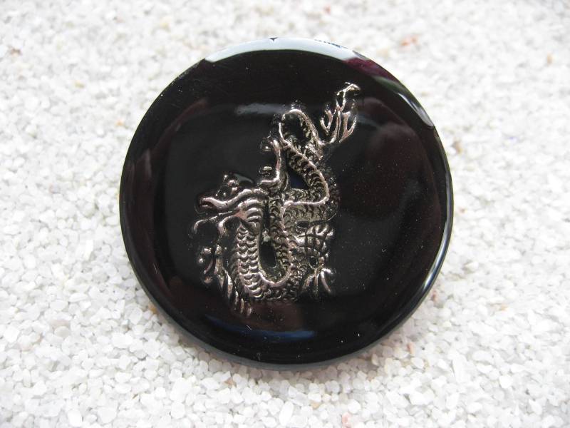 Großer, Verstellbarer Unisex-steampunk-Ring Mit Silbernem Drachenmotiv Auf Schwarzem Grund, Aus Kunstharz, 35 Mm Durchmesser, Einzigartige Kreation von LesBijouxDesZotonis