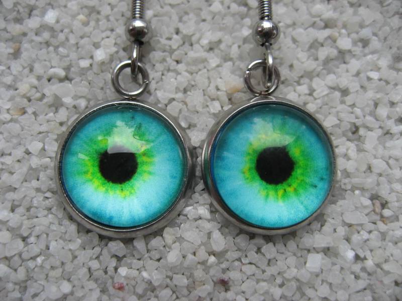 Kleine Unisex-Ohrringe Mit Katzenaugenmotiv, Eingefasst in Harz, Durchmesser 12 Mm, Einzigartige Kreationen von LesBijouxDesZotonis