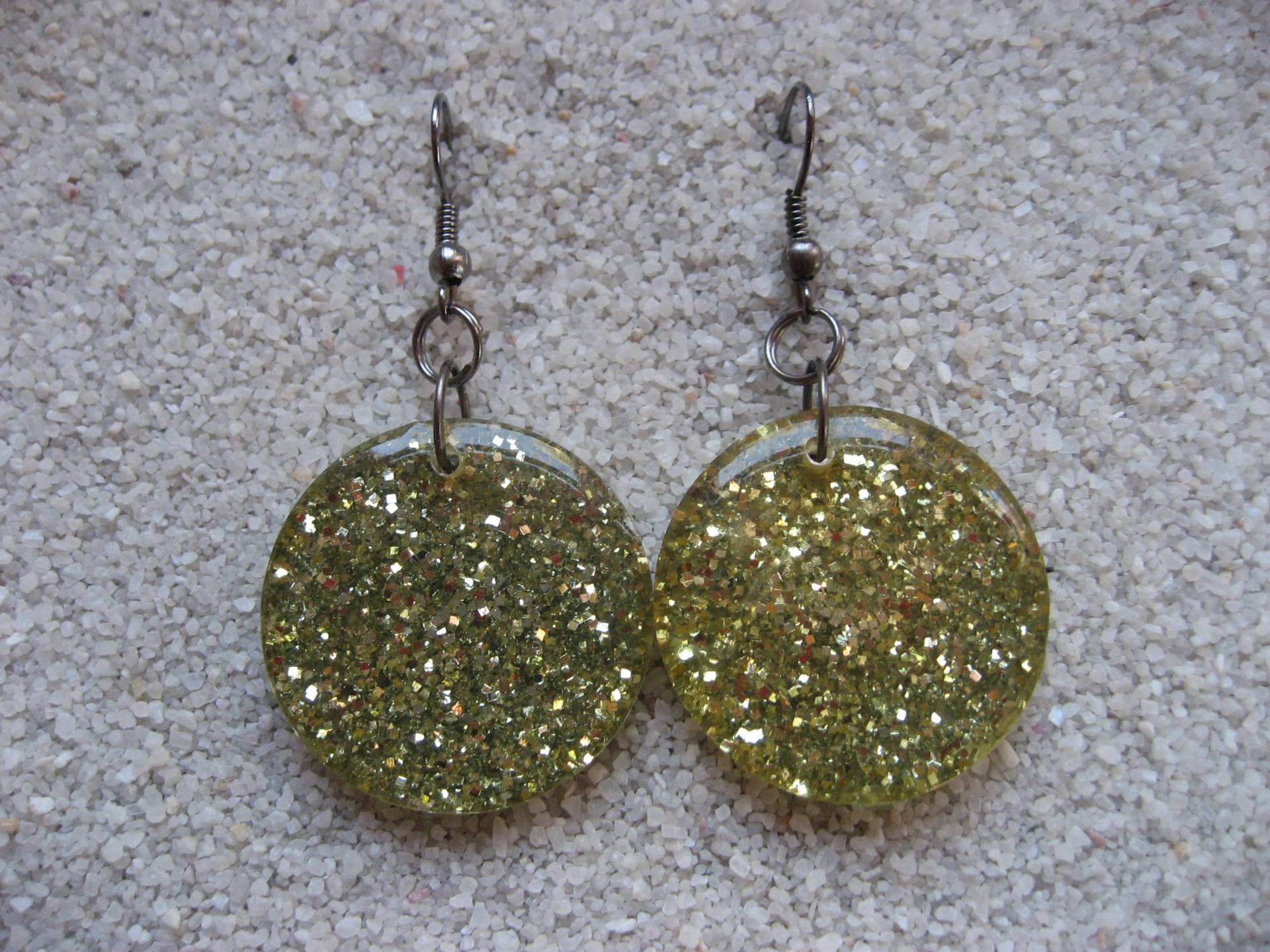 Runde, Flache Unisex-Ohrringe Aus Farbigem Glitzerharz, Montiert Auf Schwellenträgern, Durchmesser 25 Mm von LesBijouxDesZotonis