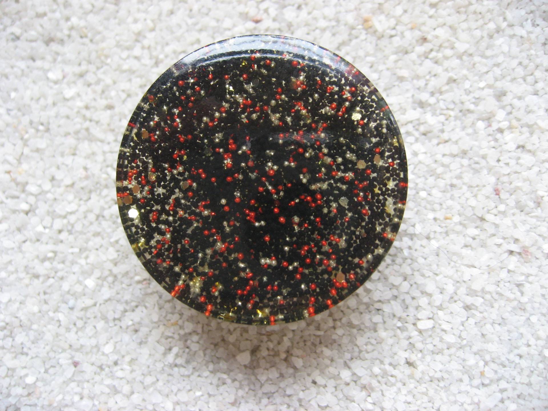 Unisex Verstellbare Ringe Mikroperlen Schwarz Rot Gold in Harz Verschiedene Durchmesser Einzigartige Kreationen von LesBijouxDesZotonis