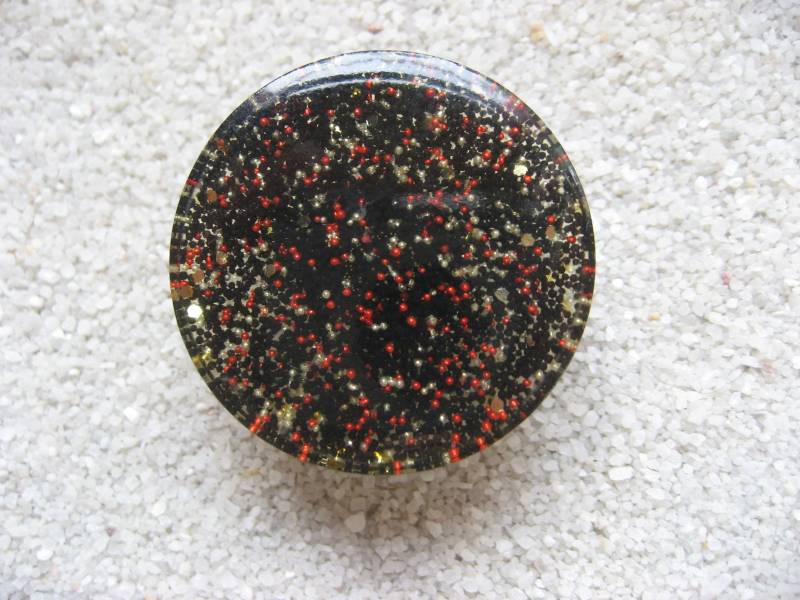 Unisex Verstellbare Ringe Mikroperlen Schwarz Rot Gold in Harz Verschiedene Durchmesser Einzigartige Kreationen von LesBijouxDesZotonis