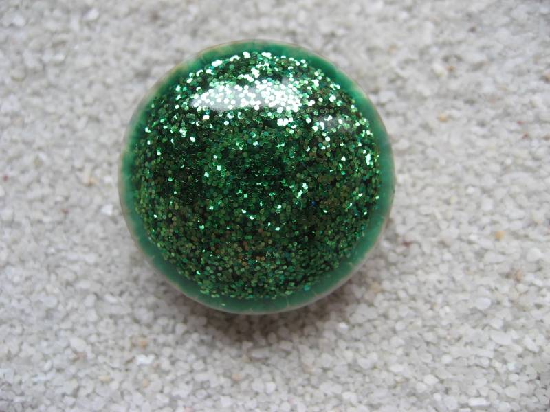 Verstellbarer Unisex-Ring Mit Grünem Glitzer Aus Harz, Verschiedene Formate, Einzigartige Kreation von LesBijouxDesZotonis