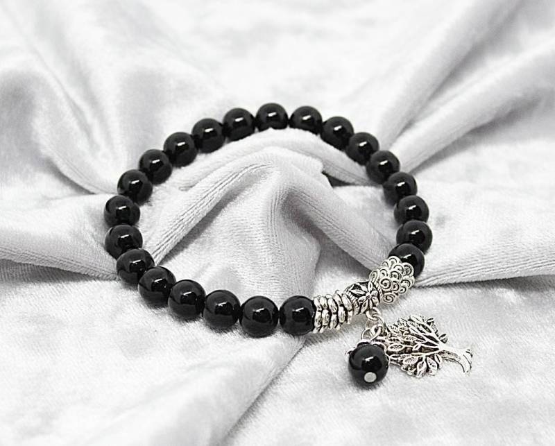 Armband Aus Schwarzen Perlen Und Einem Anhänger in Form Eines Lebensbaums von LesBijouxdAnastasie