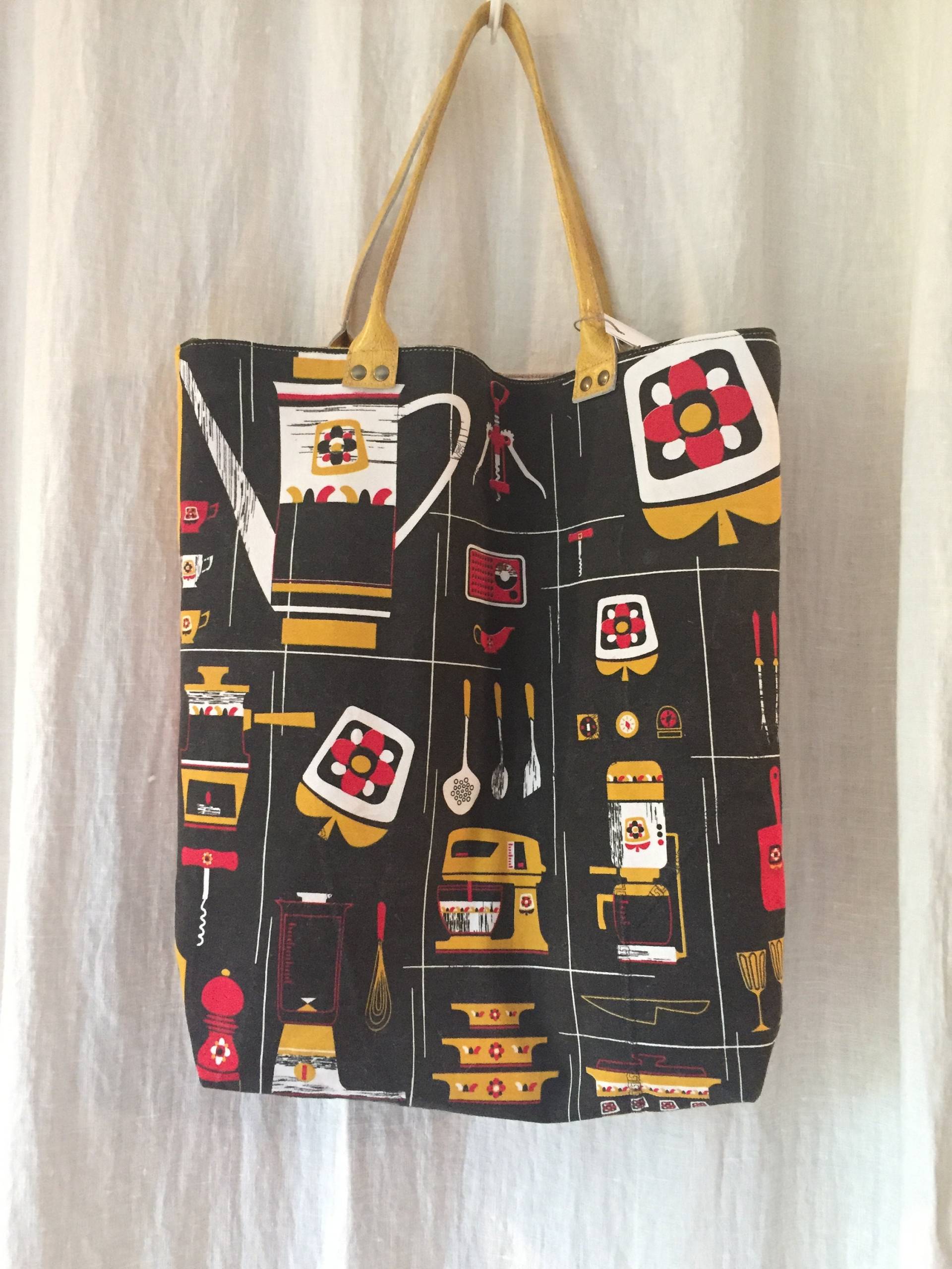 Vintage Einkaufstasche Upcycling Altes Geschirrtuch Küchenutensilien Les Cousardes von LesCousardes