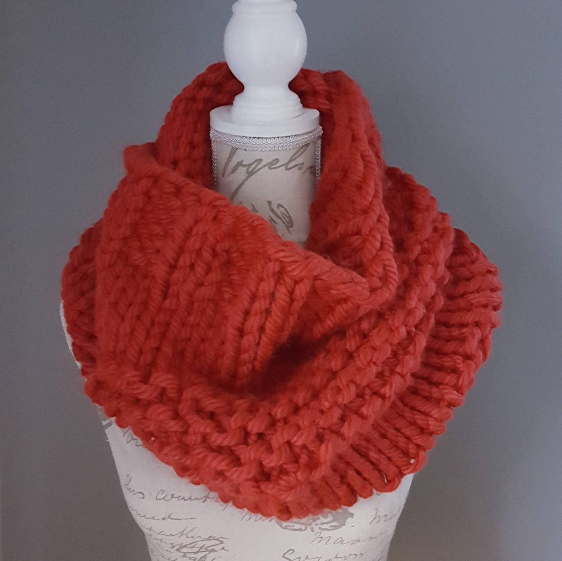 Cowl Schal Winterschal Halswärmer Ewigkeitsschal Für Frauen Geschenk Sie Handgestrickt Sehr Weicher Großes Garn Große Maschen von LesCreationsManon