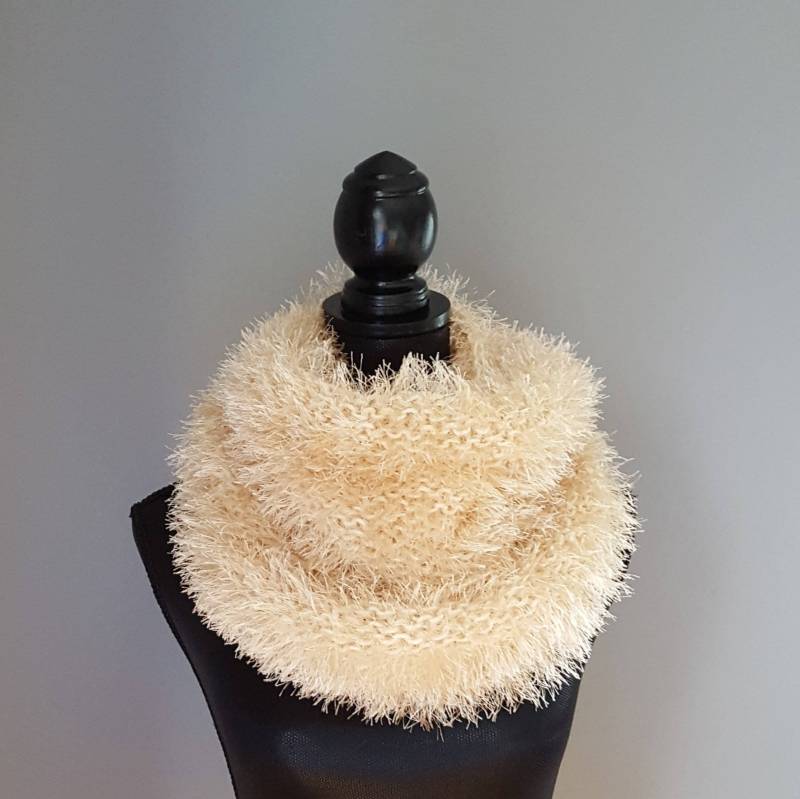 Eternity-Schal, Großer Halswärmer, Extralanger Schal, Kunstfellschal, Handgemachter Strickschal Für Frauen, Teenager, Off-White Sie von LesCreationsManon