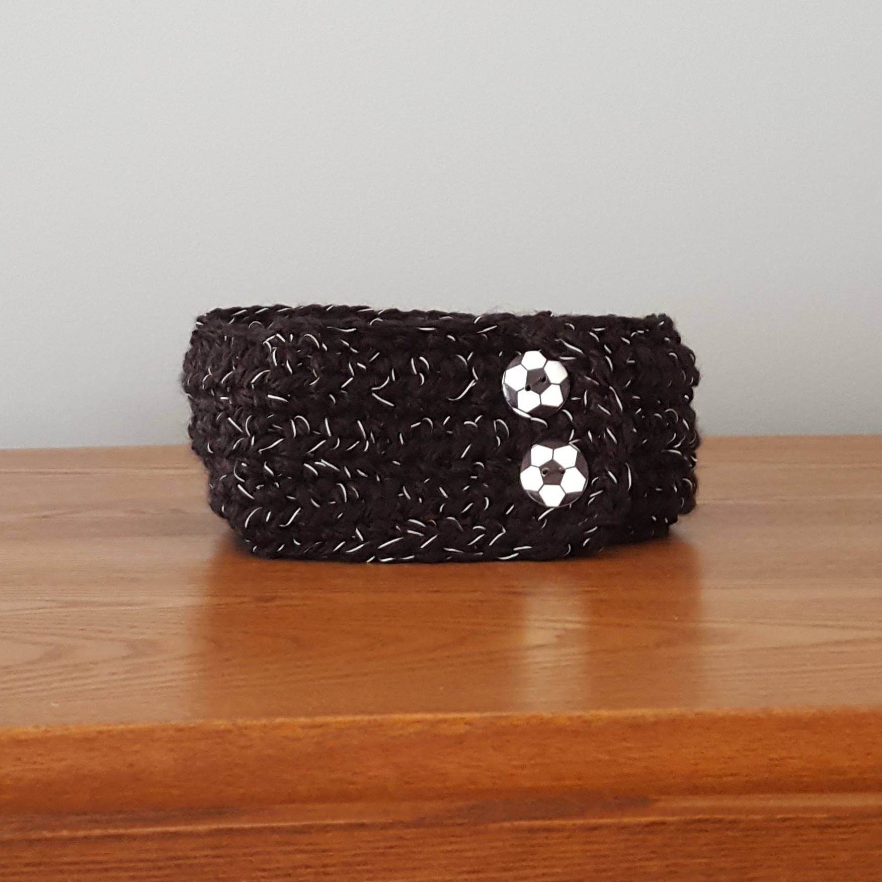 Halloween Stirnband Häkeln Kopfband Für Helle Kinder Denken Leicht Verstellbar Schwarz Fußball Sicherheit Im Dunklen Holzknöpfe von LesCreationsManon