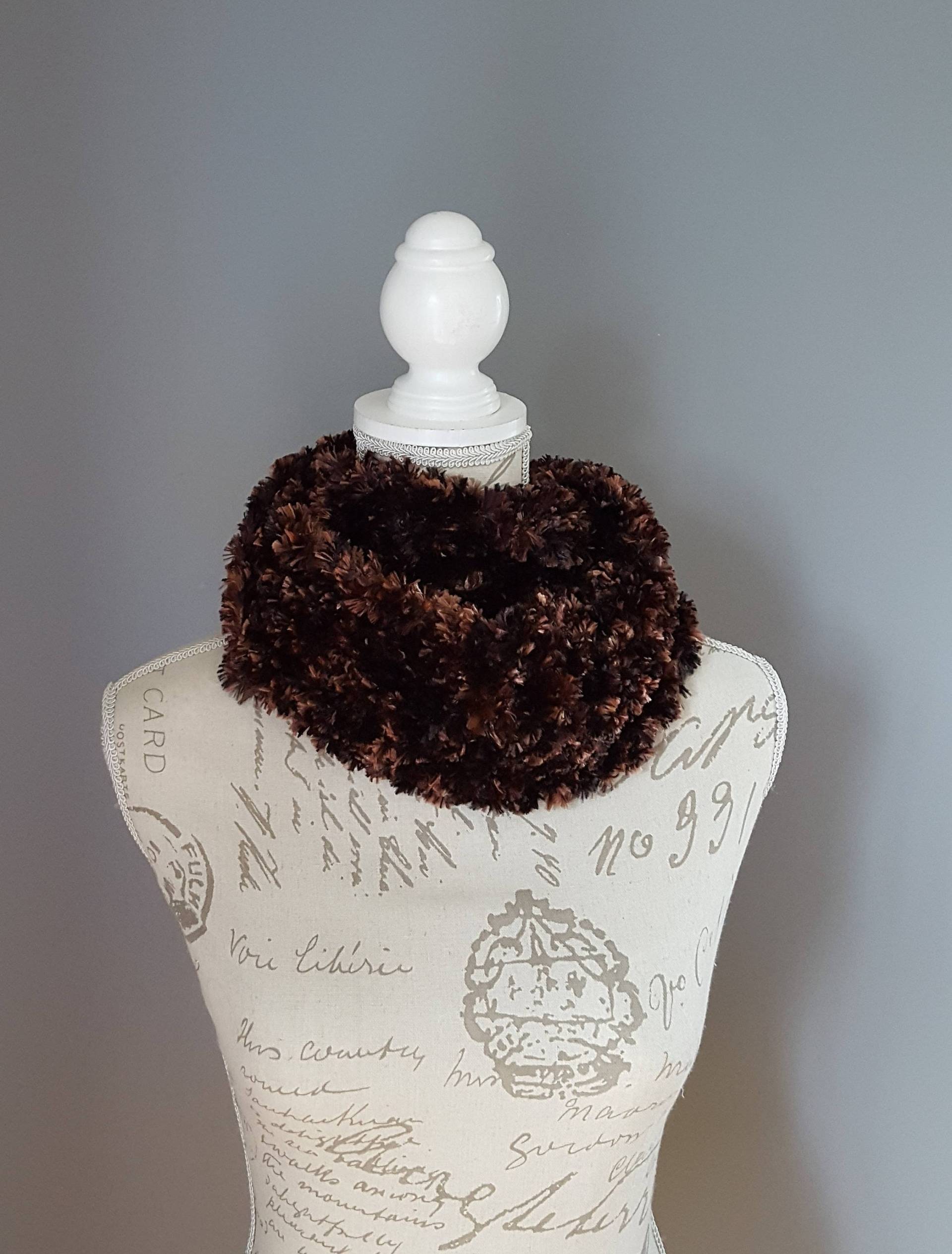 Handgemachter Gestrickter Kunstfell-Leichter Brauner Schal Für Frauen Geschenkidee Sie von LesCreationsManon