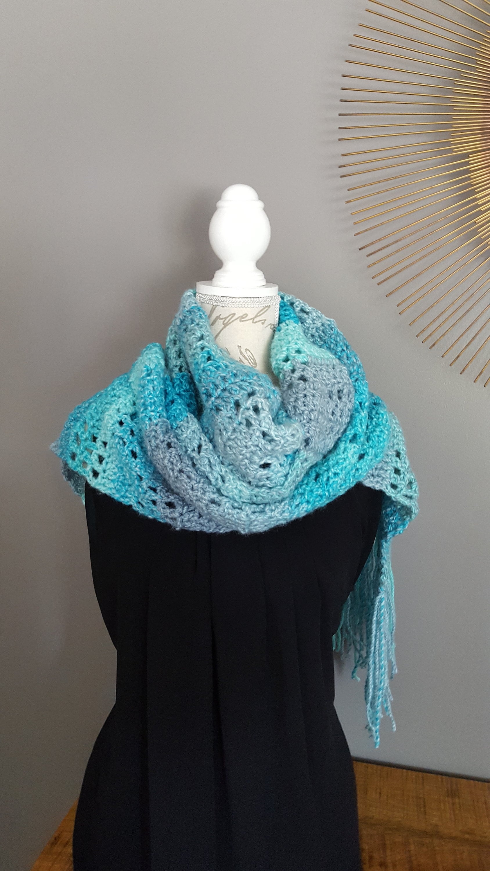 Langer Häkelschal Und Fransen Halswärmer Großer Warmer Schal Handgemachter Geschenk Für Sie Sehr Groß Sperrig von LesCreationsManon