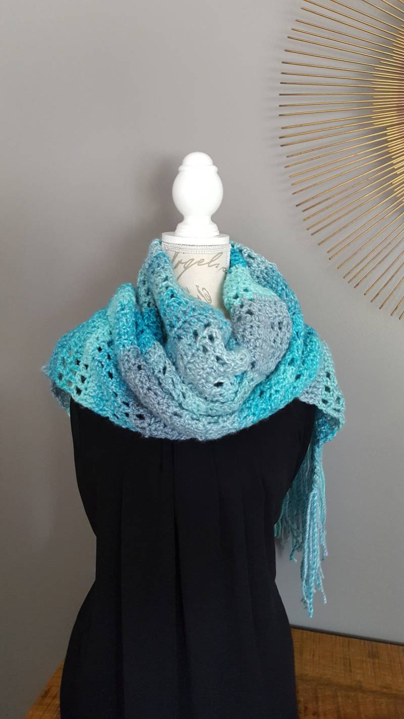 Langer Häkelschal Und Fransen Halswärmer Großer Warmer Schal Handgemachter Geschenk Für Sie Sehr Groß Sperrig von LesCreationsManon