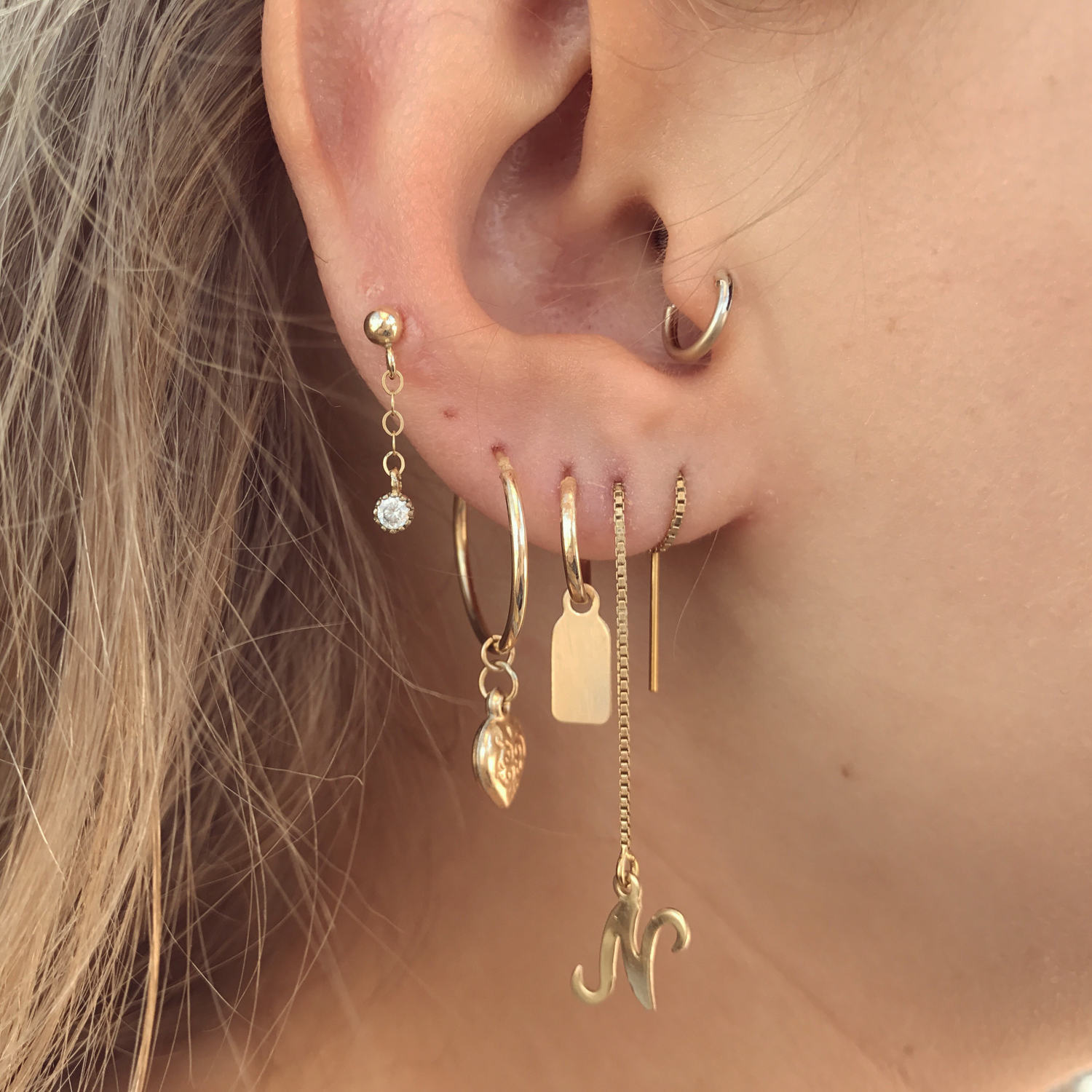 Threader-Ohrringe - 14 Karat Gold Gefüllter Ketten-Threader Mit Anfangsbuchstaben-Anhänger Threader-Ohrringe - 14 Karat Gold Gefüllter Ketten-Threader Mit Anfangsbuchstaben-Anhänger von LesDeuxjewelry